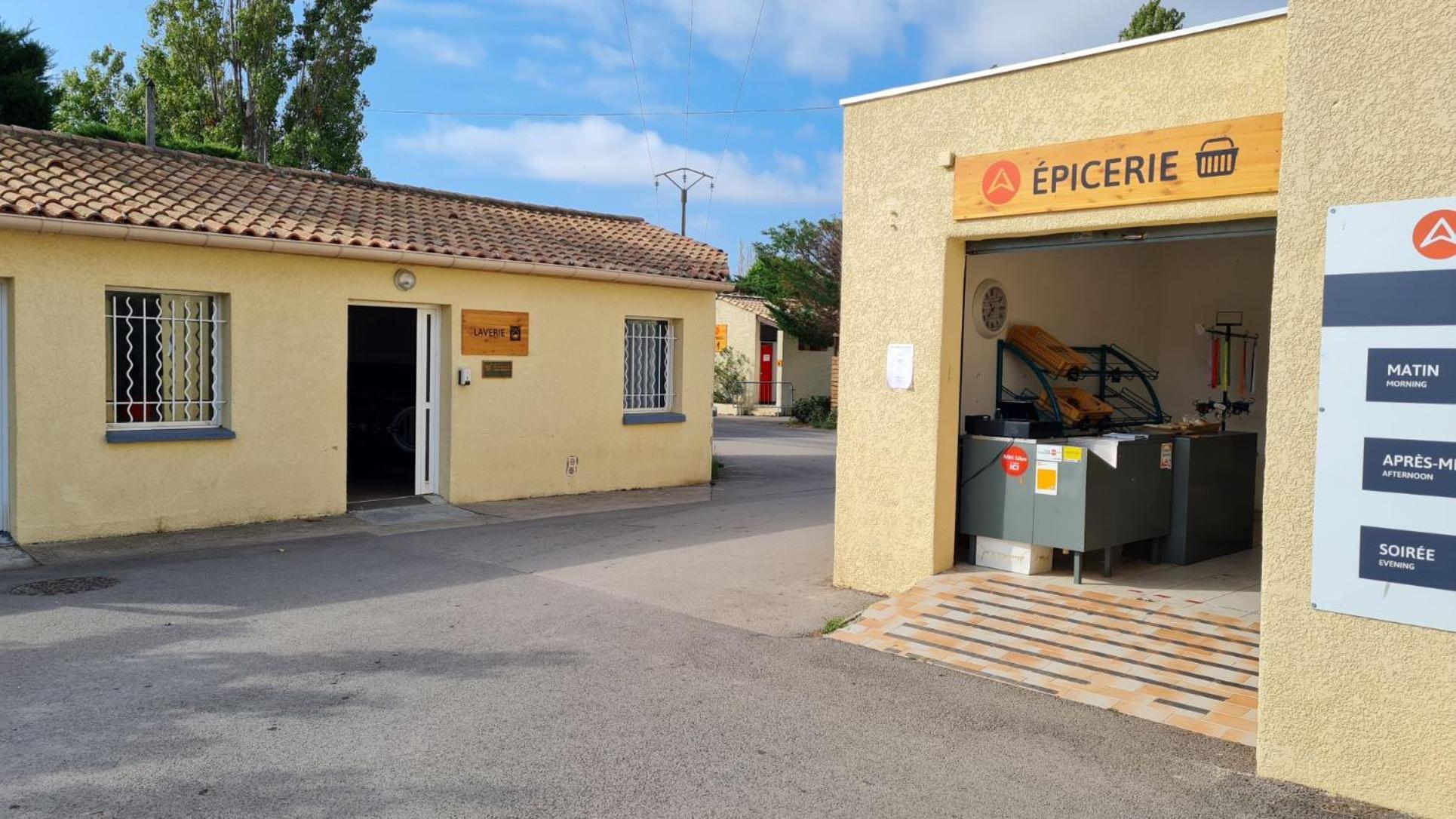 Mobilhome Au Camping Les Salins De La Gardiole Ex Camping Europe Vic-la-Gardiole Exteriör bild