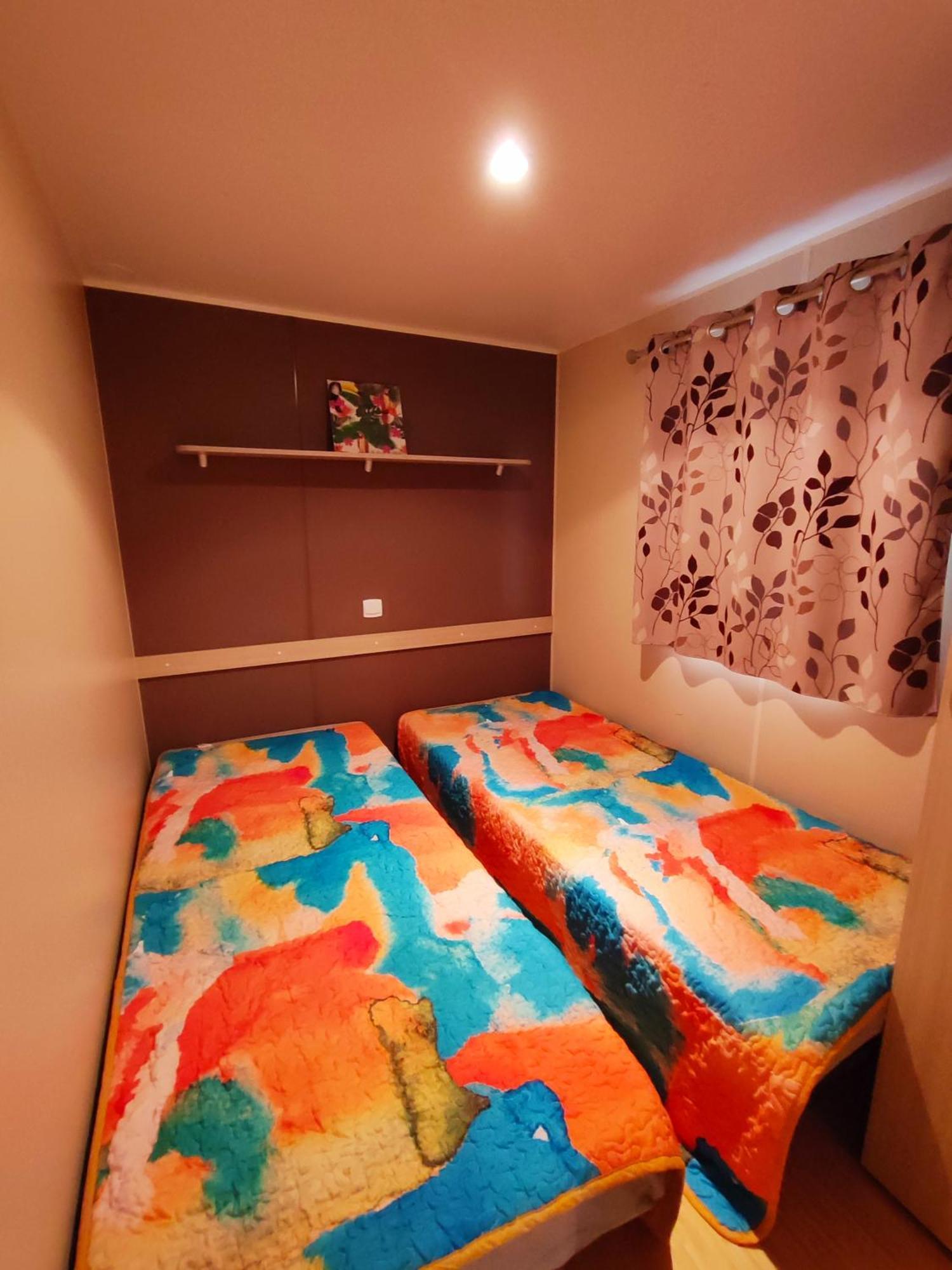 Mobilhome Au Camping Les Salins De La Gardiole Ex Camping Europe Vic-la-Gardiole Exteriör bild