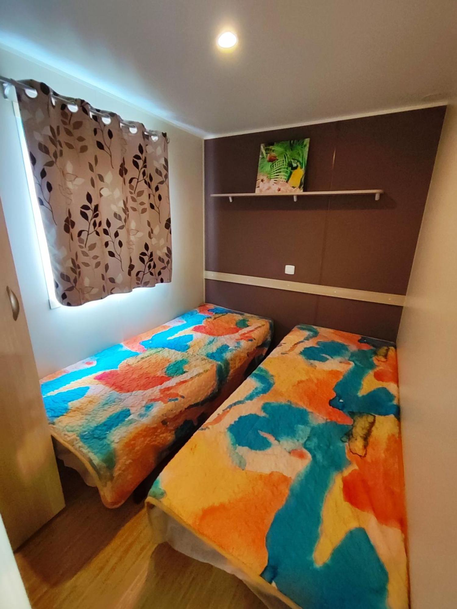 Mobilhome Au Camping Les Salins De La Gardiole Ex Camping Europe Vic-la-Gardiole Exteriör bild