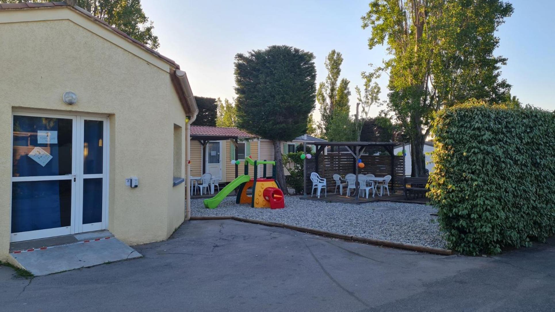 Mobilhome Au Camping Les Salins De La Gardiole Ex Camping Europe Vic-la-Gardiole Exteriör bild