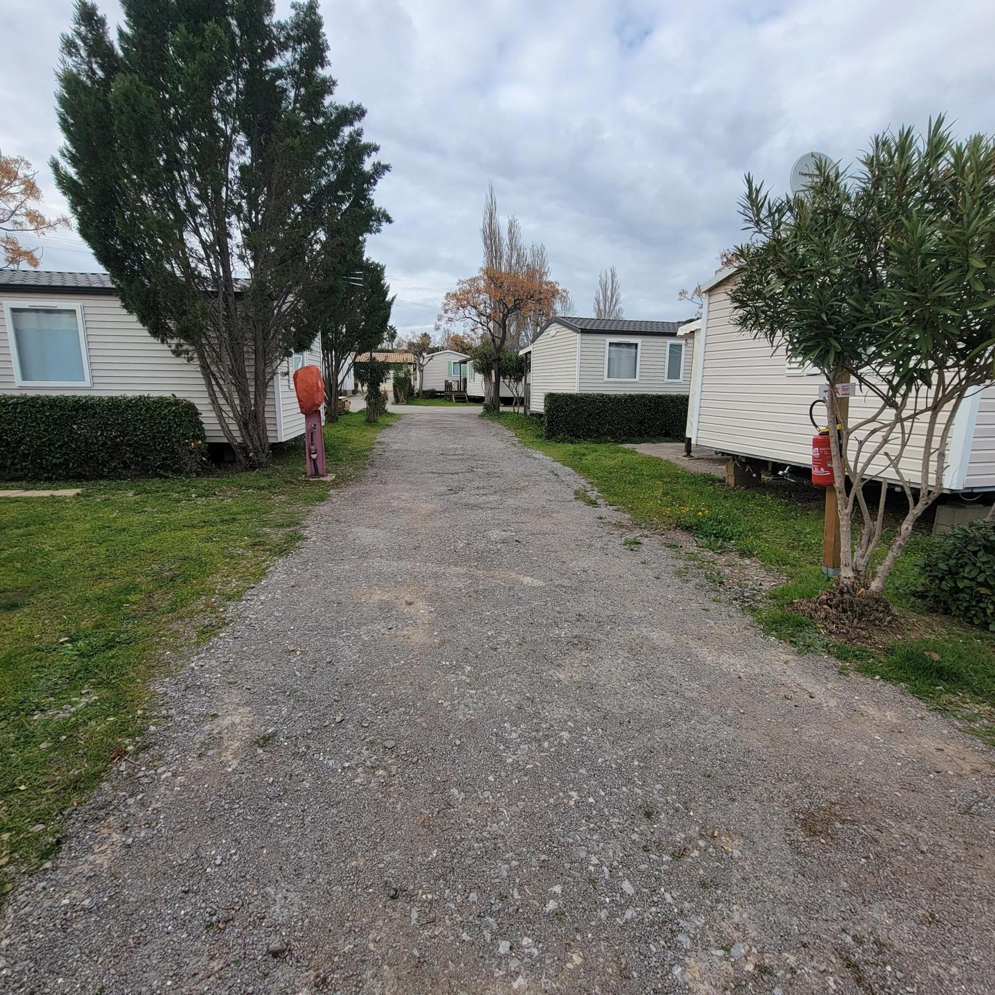 Mobilhome Au Camping Les Salins De La Gardiole Ex Camping Europe Vic-la-Gardiole Exteriör bild